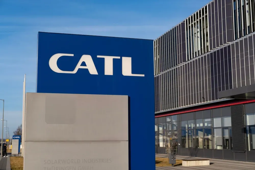 Catl extends global battery deployment lead